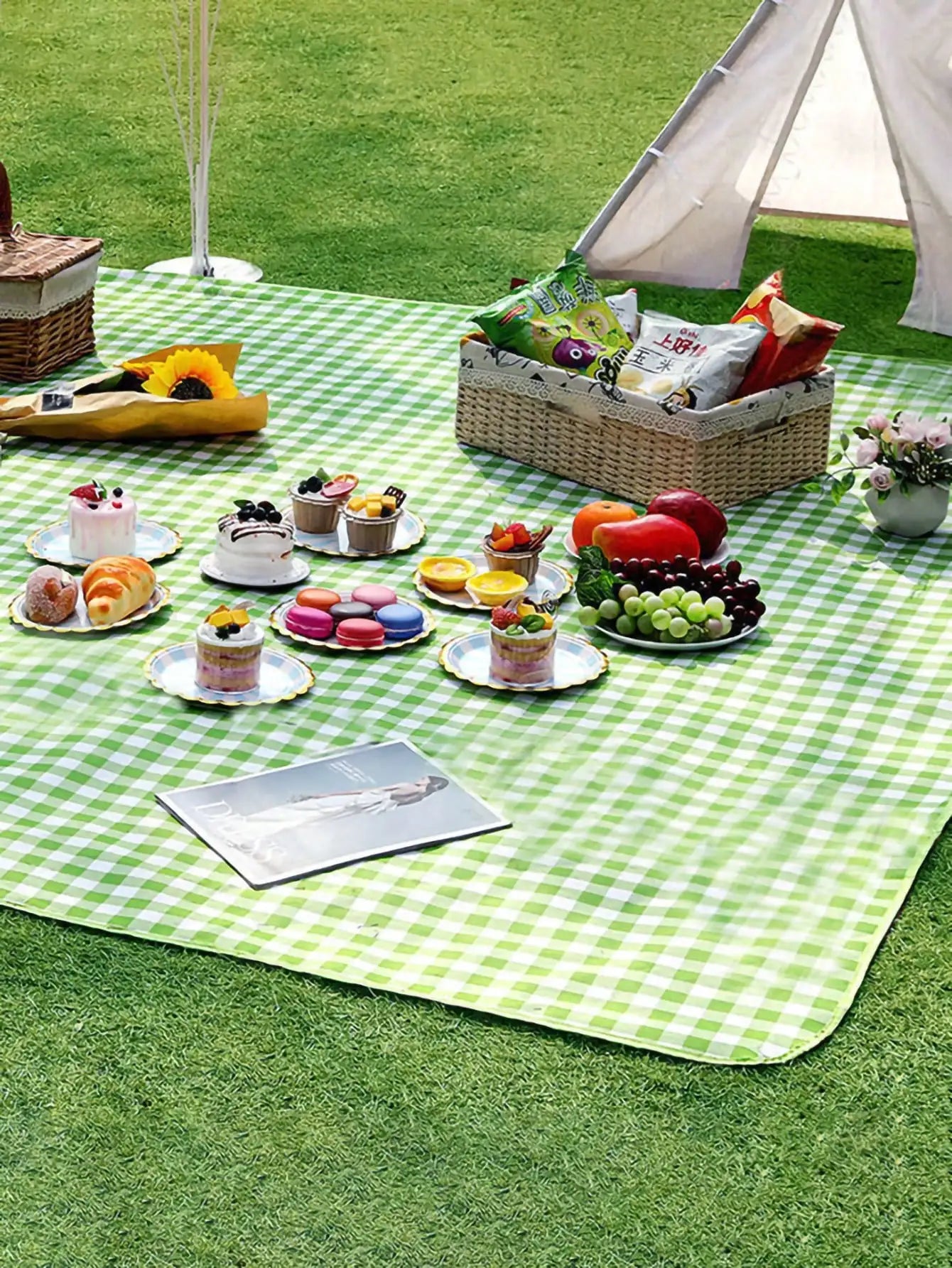 Foldable Picnic Mat Portable Sand Beach Mats Non-woven fabric Thicken Tent Camping Blanket Pad Moisture-proof Outdoor Picnic Mat